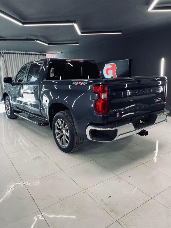 CHEVROLET SILVERADO 2021 - Imagen 2