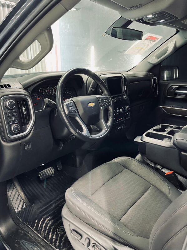 CHEVROLET SILVERADO 2021 - Imagen 9
